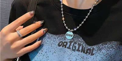 Custom frosty wind letter medal pendant necklace (1)